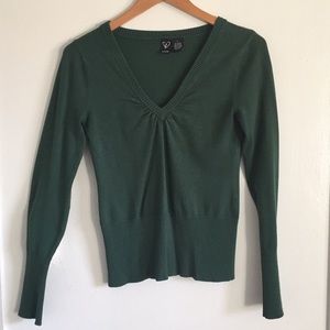 Emerald green v-neck long sleeve